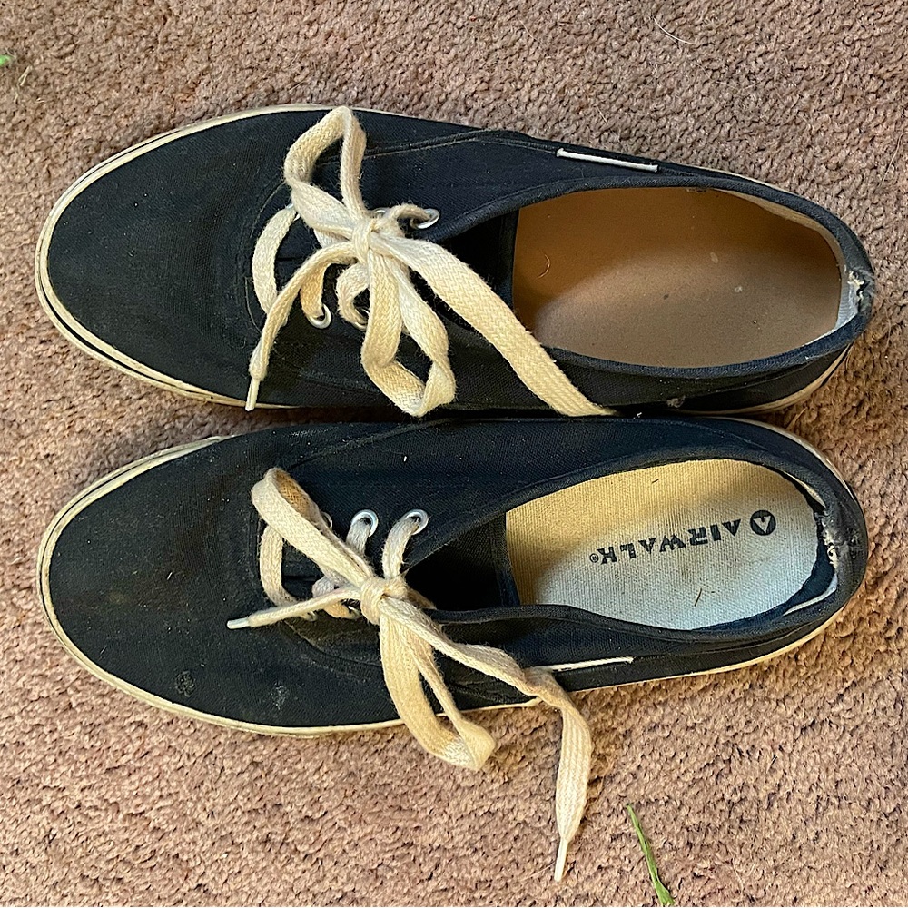 Payless - Airwalk: Navy & White Sneakers